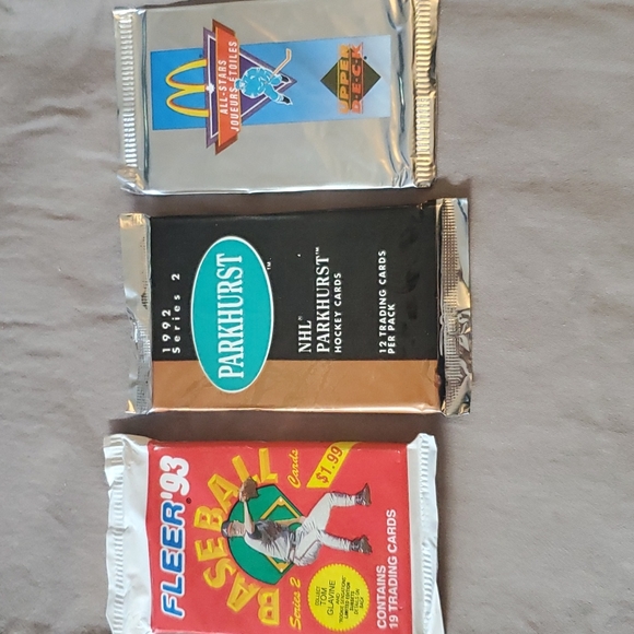 90's Baseball / hockey card pack (bundle of 3) - Picture 1 of 3